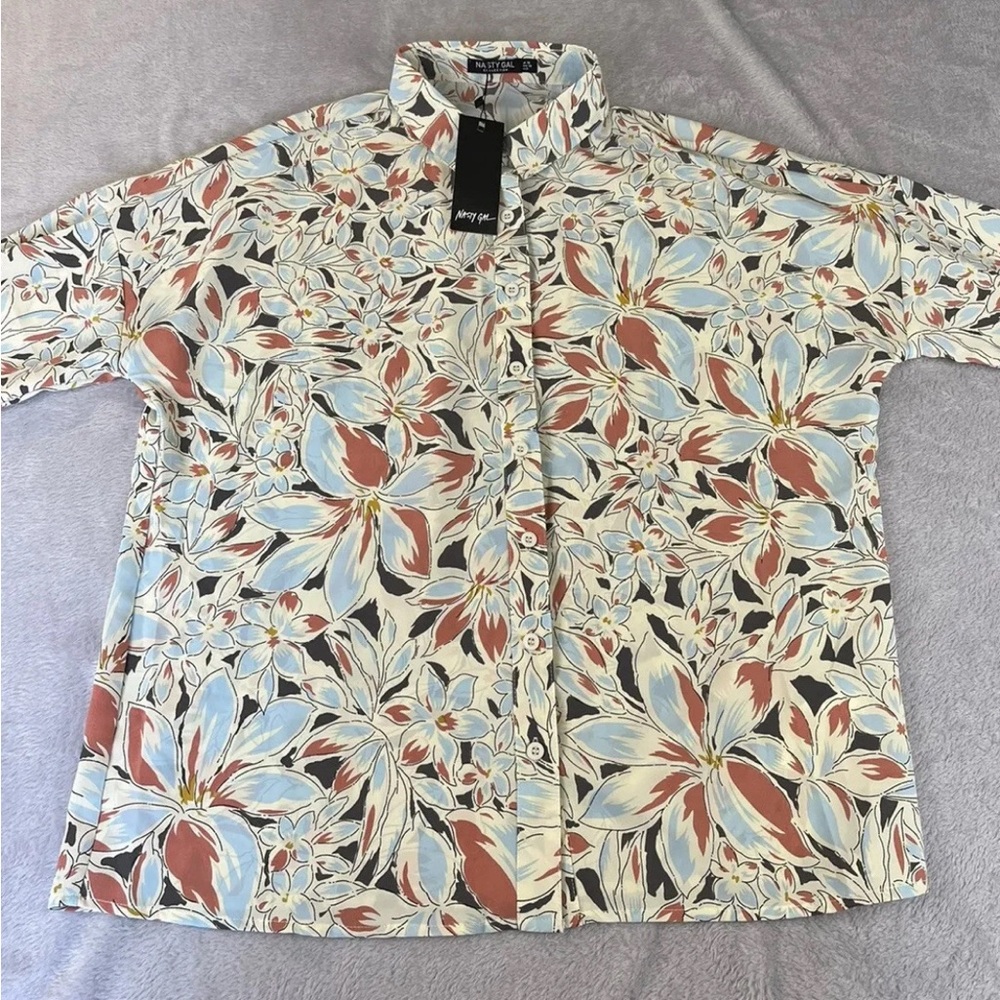 Nasty Gal Collection petite floral print oversized button front size 6